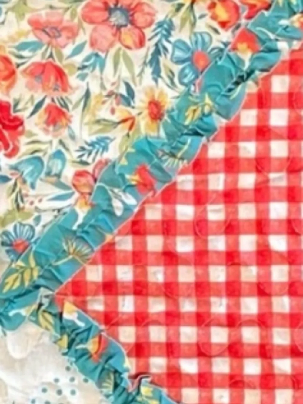 TPW Petal Party Standard Pillow Quilted Pattern Ruffle Trim 2 Shames.